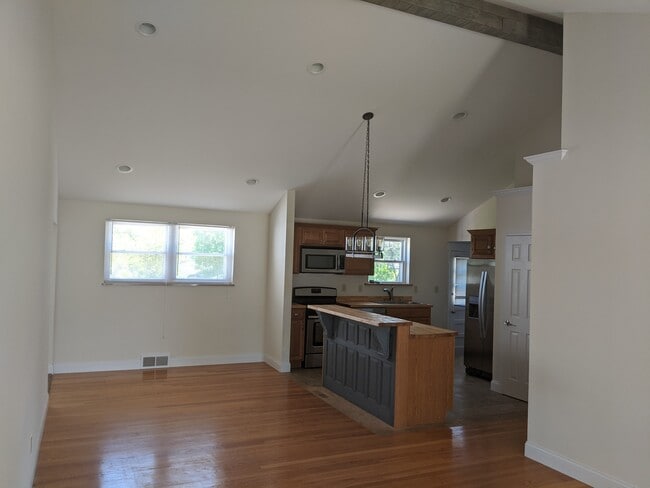 Building Photo - 528 N Rock Hill Rd