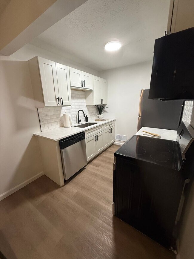 Foto del edificio - All New Luxury Living In Plymouth