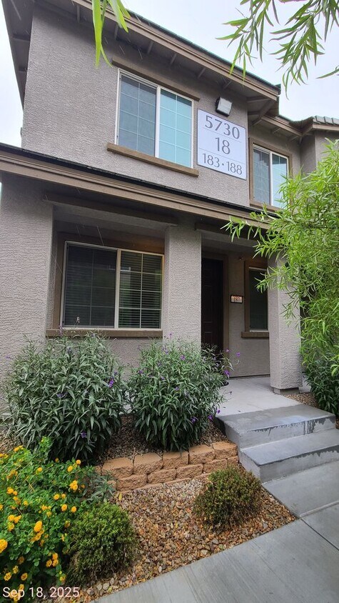 Foto principal - 3 Bedroom 3 Bath Townhouse