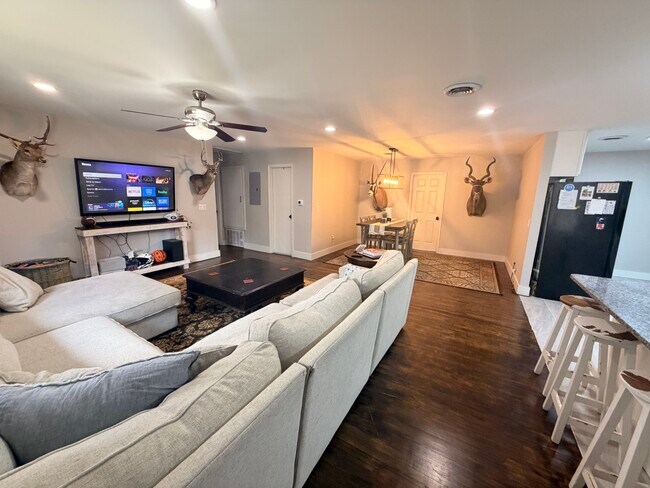 Foto del edificio - 321 Village Dr