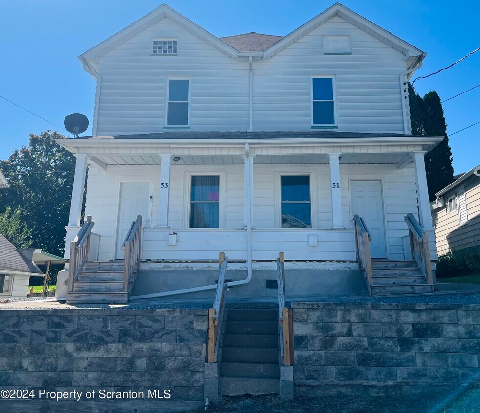 Primary Photo - 51 Oak St