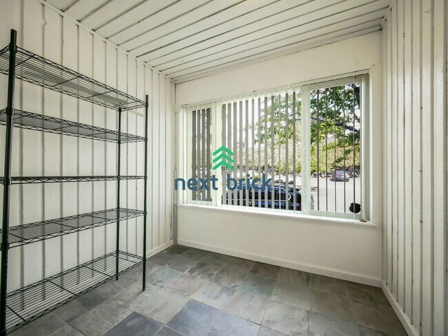 Foto del edificio - 2 Bed and 1 Bath Renton Condo is Available...