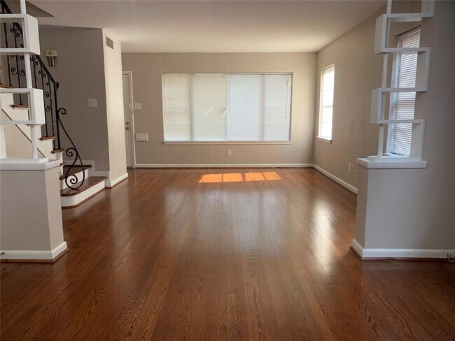 Foto del edificio - 2320 Watts St