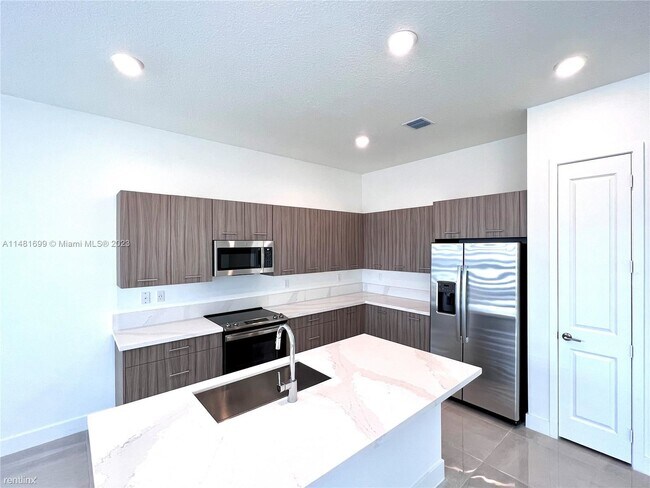 Foto del edificio - 4 br, 3 bath House - 17406 SW 41st St