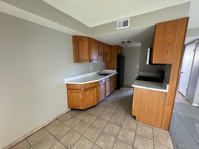 Building Photo - Fully Remodeled 3 Bedroom Townhome Availab...