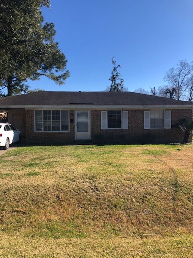 Primary Photo - Three Bedroom Rental in Breaux Bridge!