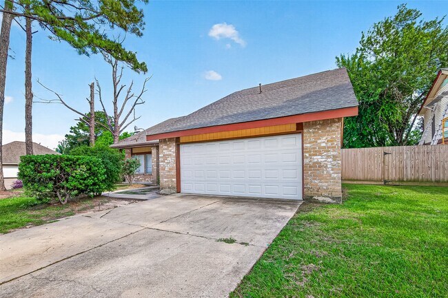 Foto del edificio - 6203 Downwood Forest Dr