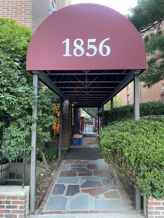 Primary Photo - 1856 Beacon St