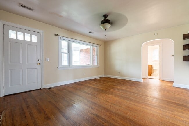 Building Photo - MOVE IN READY 3 Bedroom in Chesapeake!