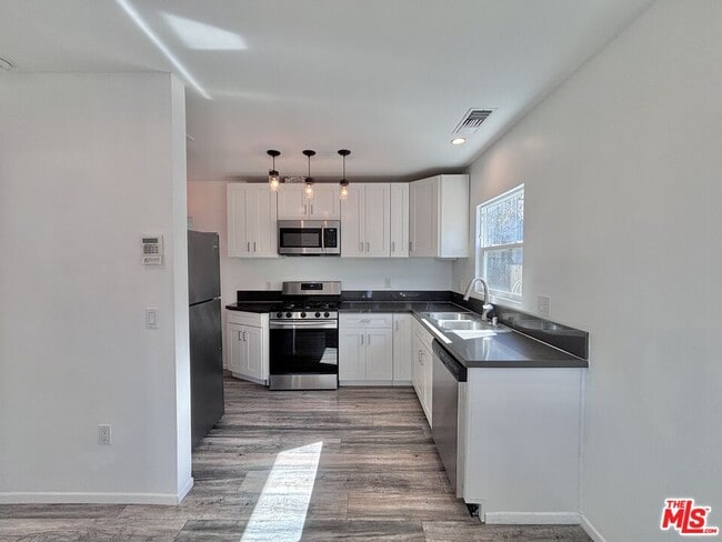 Building Photo - 3774 S Gramercy Pl