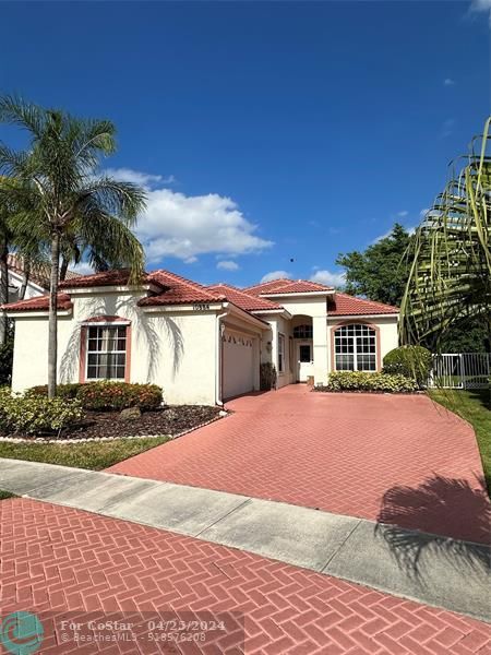 Building Photo - 10884 La Salinas Cir