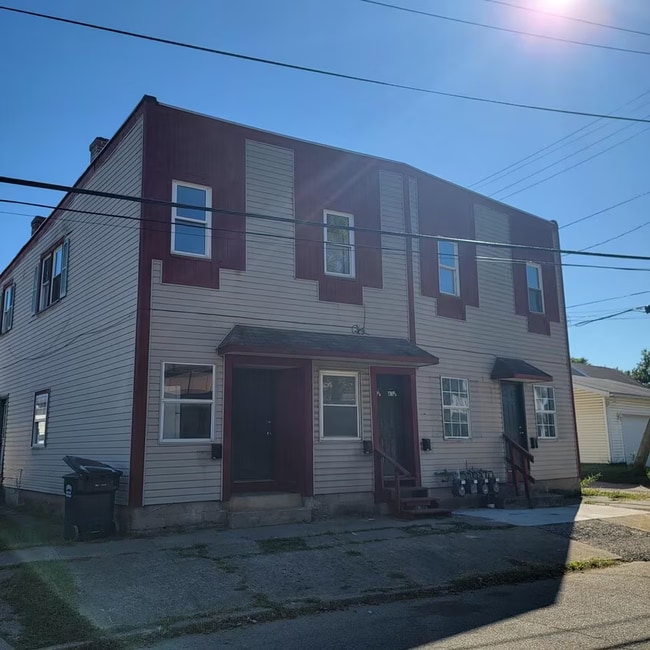 Building Photo - 65 E Stevens St