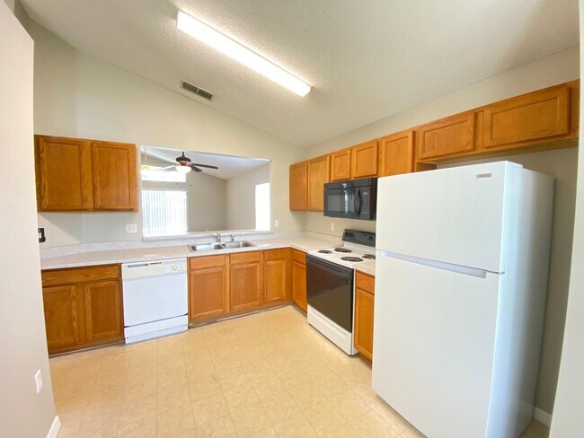 Foto del edificio - 3 Bed / 2 bath home in Davenport with pool...