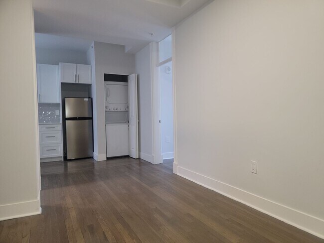 Beautiful; 2 Bed with in unit washer and d... - Beautiful; 2 Bed with in unit washer and d... House