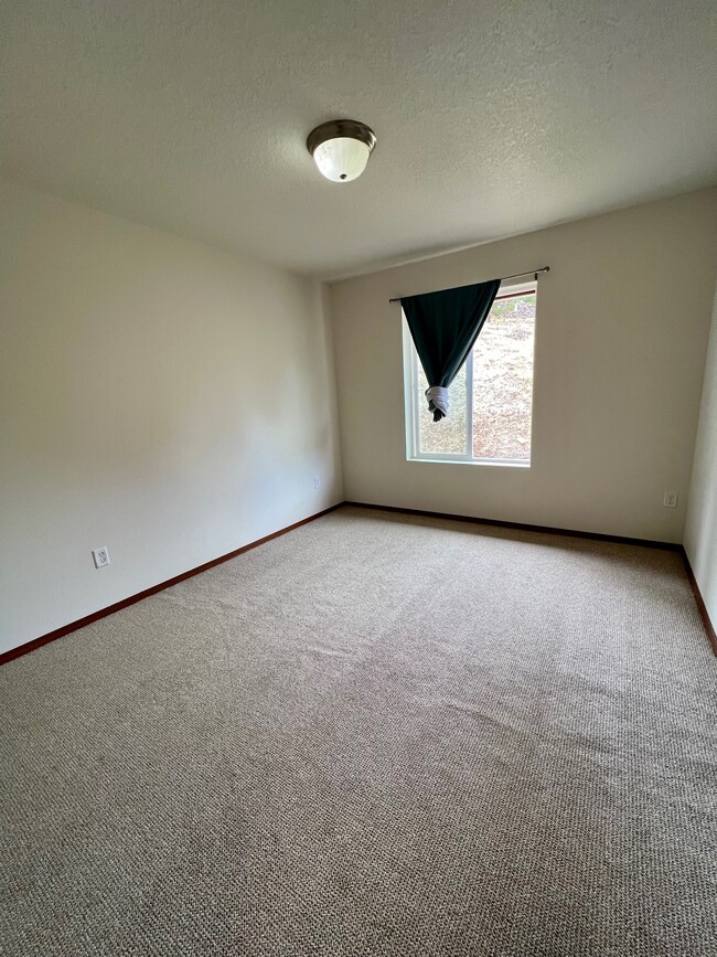 Building Photo - 293 Sowell Dr