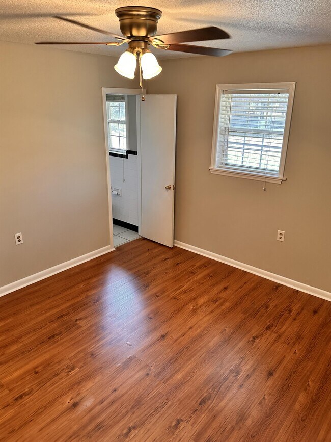 Foto del edificio - 406 Rutland Rd