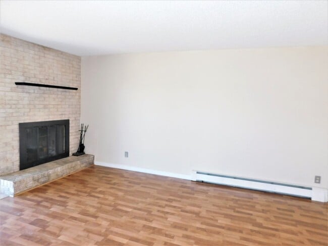 Building Photo - 961 Lakeside Dr