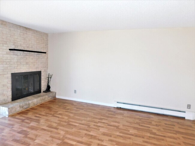 Foto del edificio - 961 Lakeside Dr