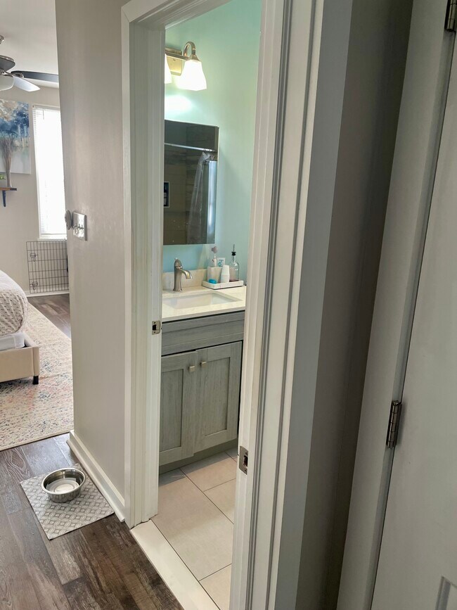 Foto del edificio - 4799 1/2 Silverwood St