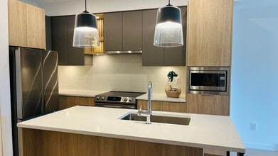 Building Photo - 20695 Eastleigh Cres