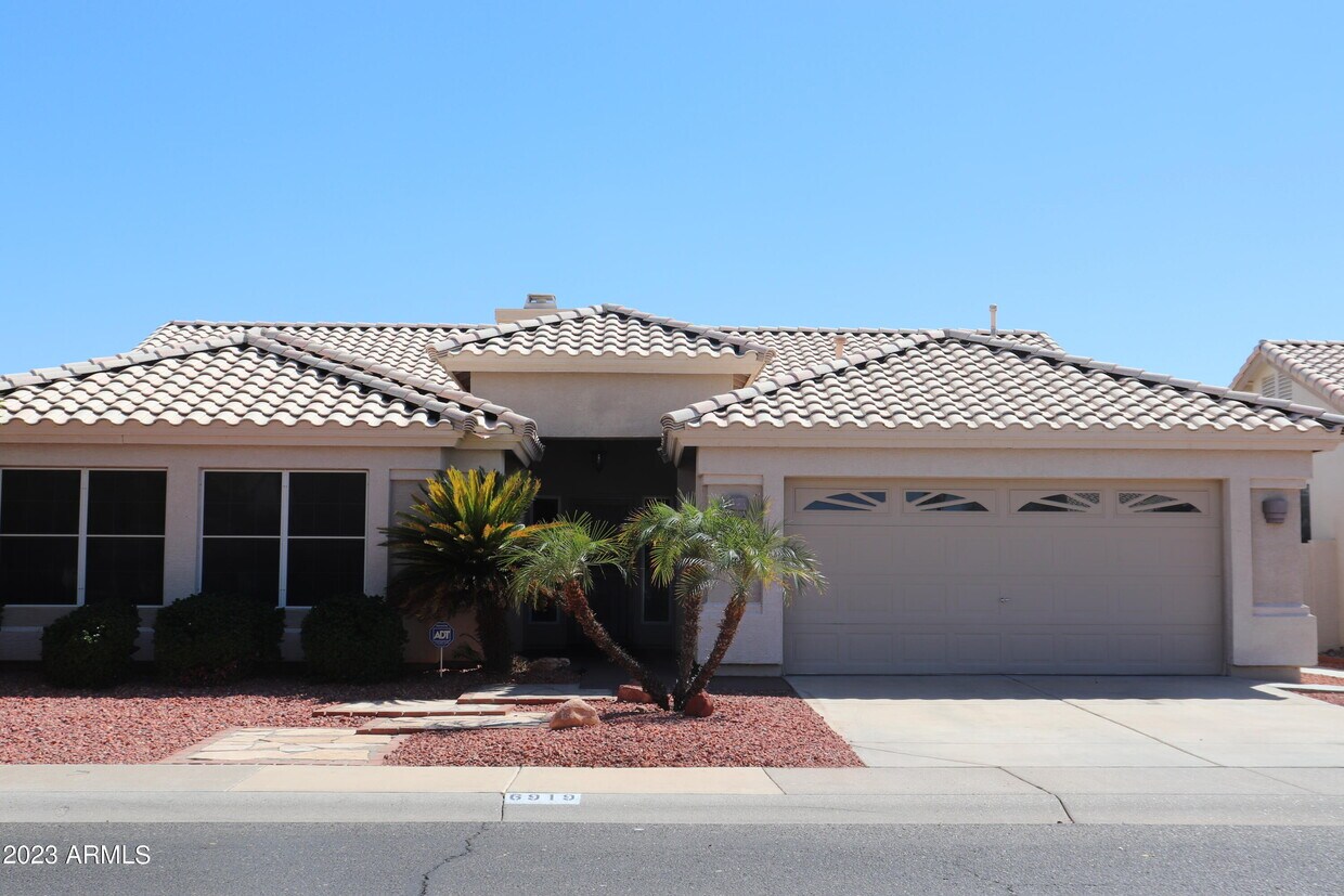 Primary Photo - 6919 W Via Montoya Dr