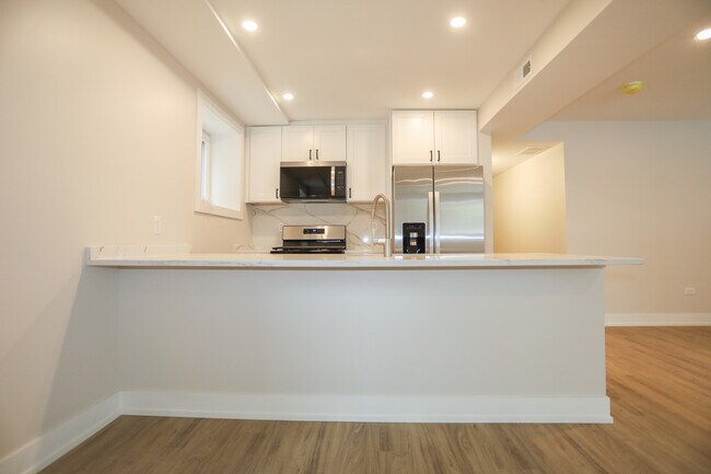 Foto del edificio - 2230 W Wilson Ave