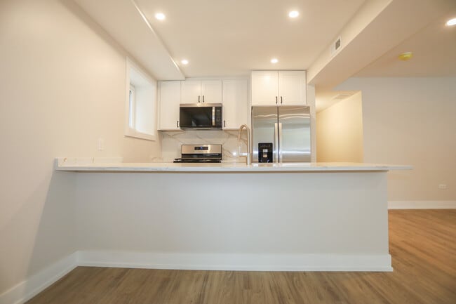 Foto del edificio - 2230 W Wilson Ave