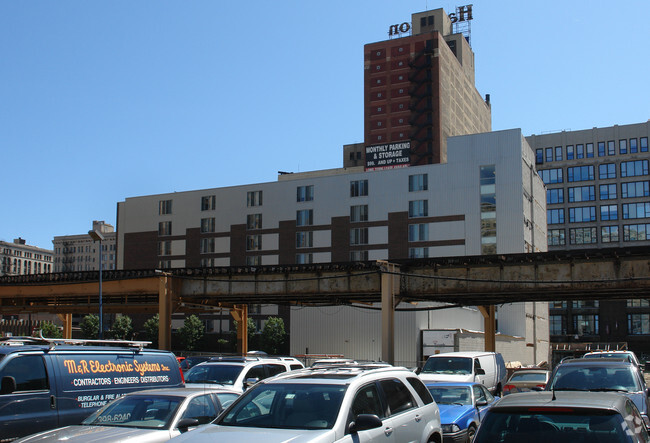 Building Photo - 600 S Wabash Studios