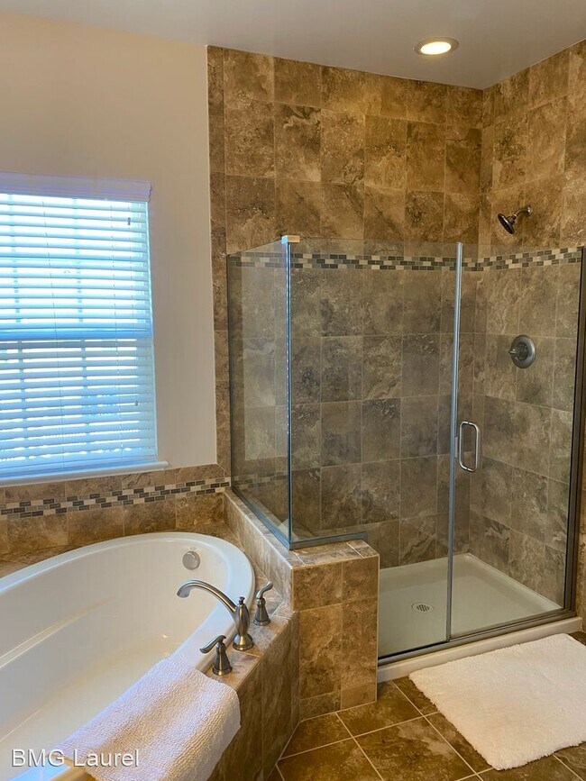 Foto del edificio - 3 br, 3 bath House - 15804 Swanscombe Loop