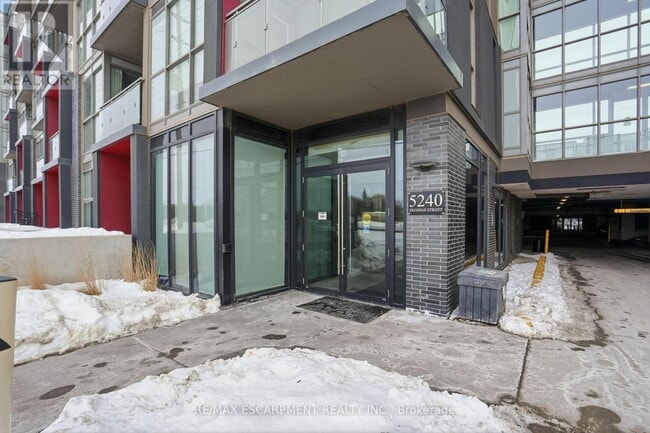 Building Photo - 5240 Dundas St