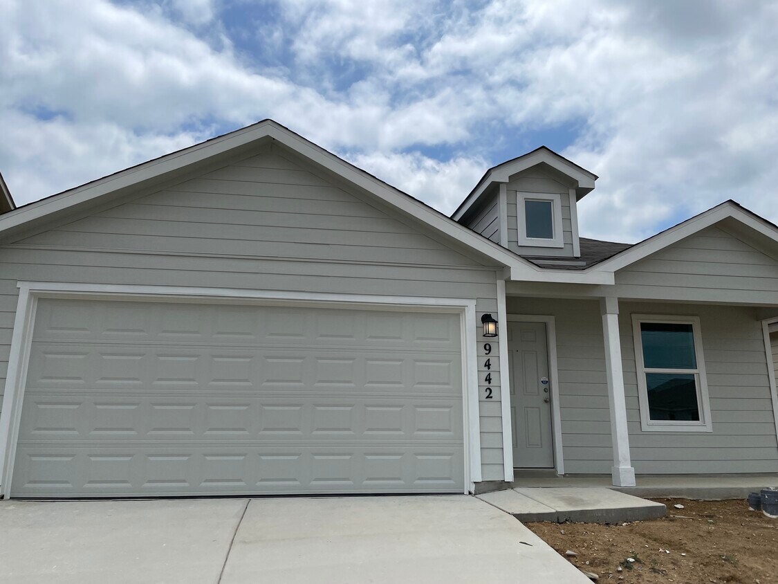 9442 Strand Ct, San Antonio, TX 78245 House for Rent in San Antonio