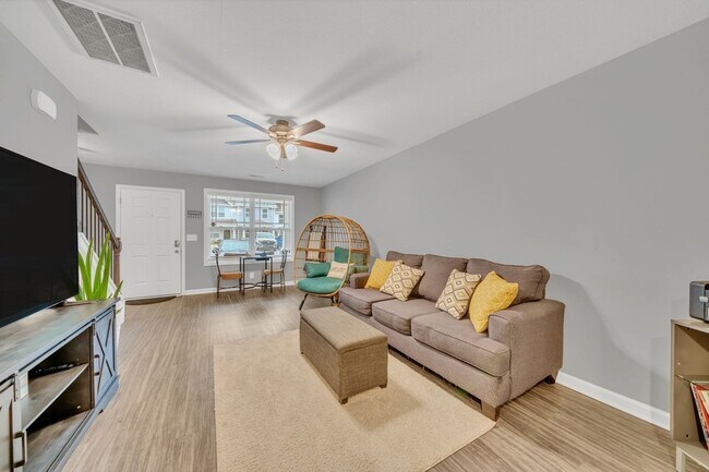 Foto del edificio - 253 Woodland Vly Ln