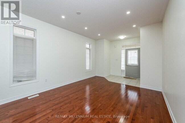 Building Photo - 180 Pelee Ave