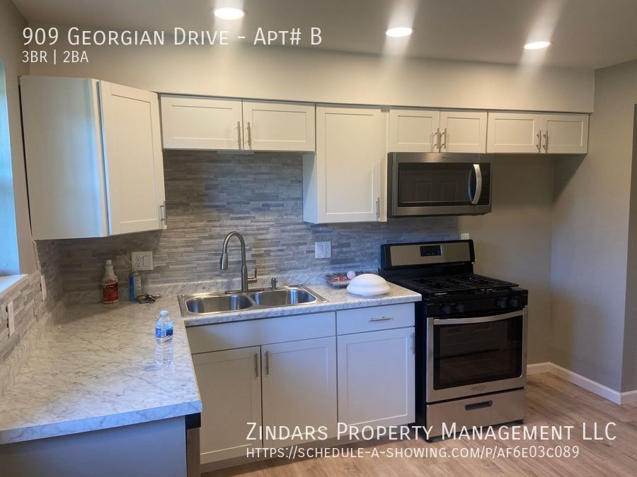 Foto principal - 909 Georgian Dr