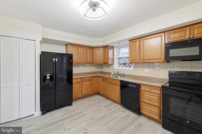 Building Photo - 11002 Trafton Ct