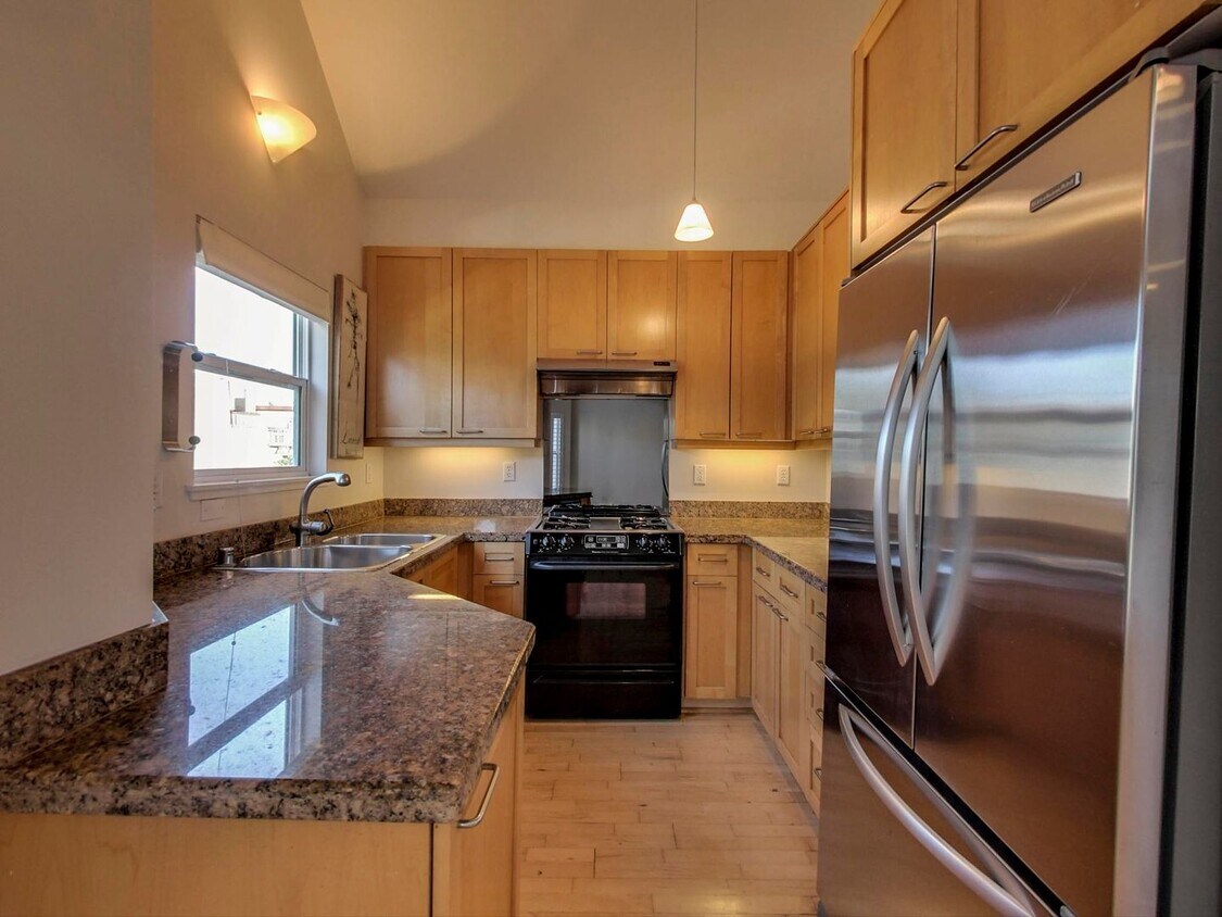 Primary Photo - Updated, Multi-Level 3BD/3BA Single Family...