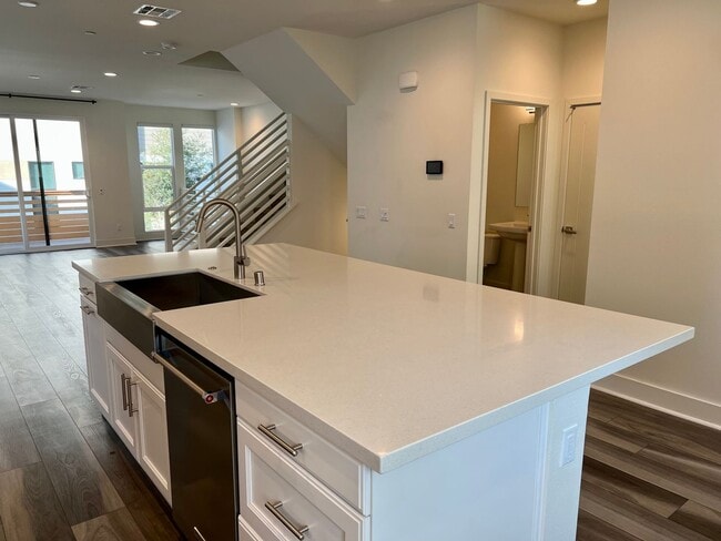 Foto del edificio - Exclusive Executive Condo in the Heart of ...
