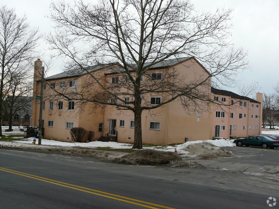 Foto principal - 326 N Main St