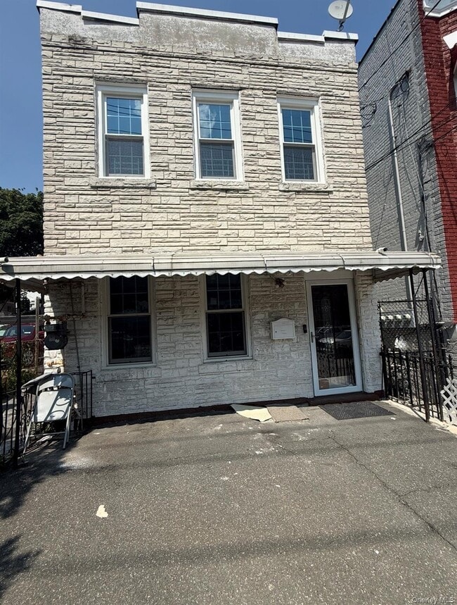 Building Photo - 1041 E 216th St