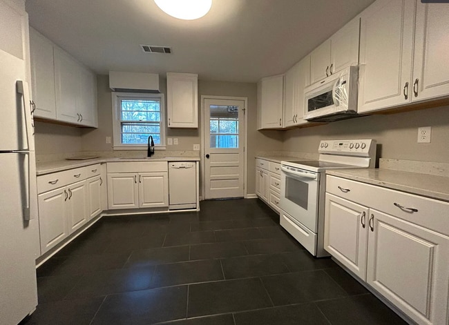 Foto del edificio - 1021 Old Bishop Rd