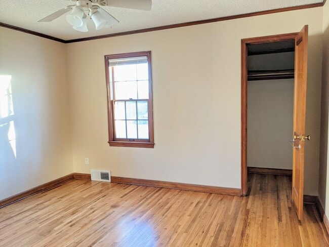 Building Photo - 1215 7th Ave SE