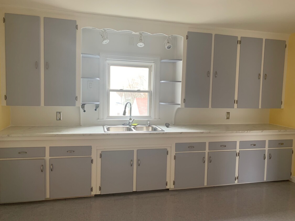 Kitchen - 232 East Ave