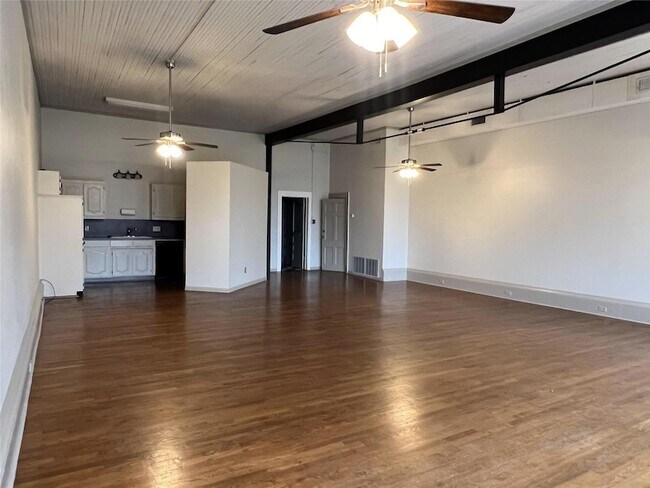 Foto del edificio - 105 W Hickory Street Unit A