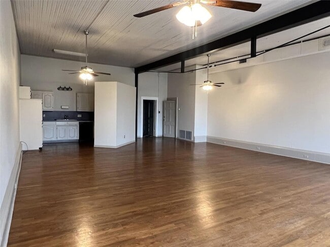 Building Photo - 105 W Hickory Street Unit A