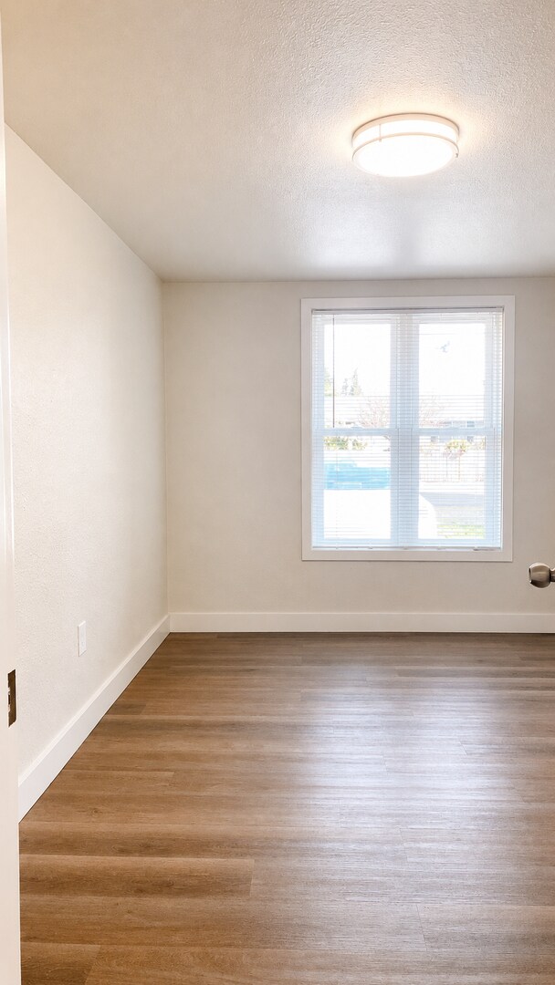 Foto del edificio - Renovated 3-Bedroom Home with Fenced Yard, Fireplace & In-Unit Laundry