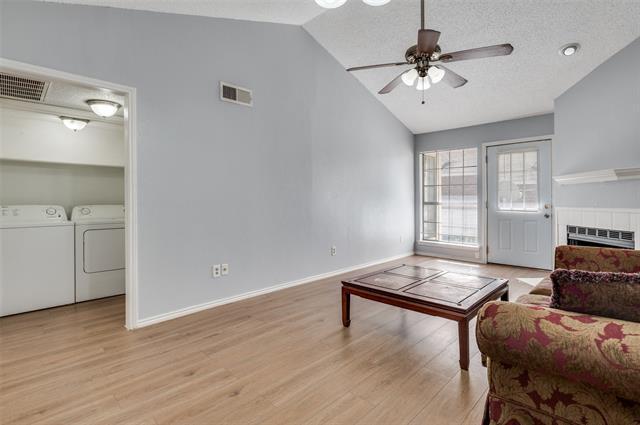 Foto del edificio - 9601 Forest Ln