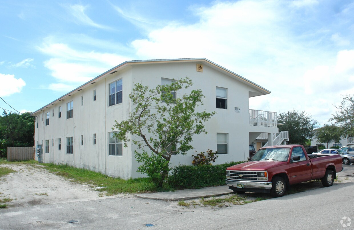 Building Photo - 1102 S K St