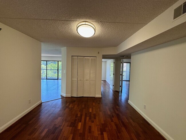 Building Photo - Beautiful Condo over the Brandywine River