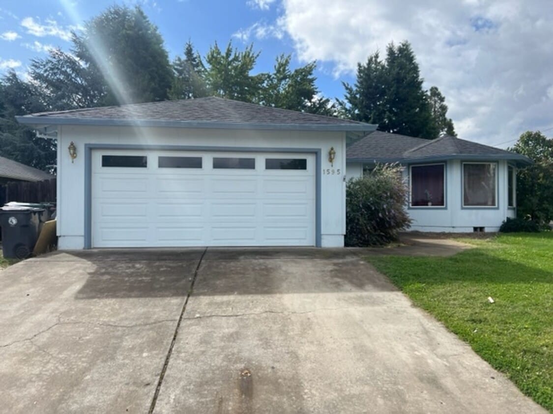 Primary Photo - SINGLE LEVEL HOME, GARAGE/ FENCED YARD