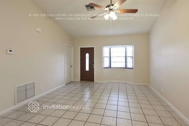 Foto del edificio - 4900 NW 92nd Ave